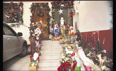 Las familias se esmeras en la decoraci&#x00F3;n de sus casas. J. Rivera .