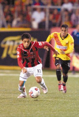 Luis Miguel Valle tiene 21 a&#x00F1;os y ha jugado 8 partidos como titular.