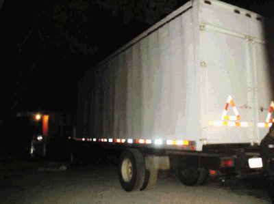 El cuerpo qued&#x00F3; a un lado del tr&#x00E1;iler. Julio Segura.