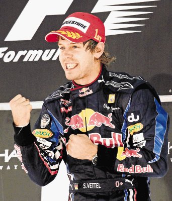Vettel celebr&#x00F3; al final. Archivo.
