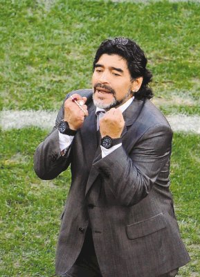 Bilardo le tira a Maradona 