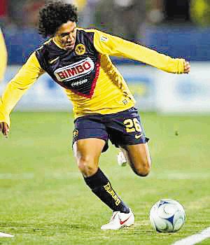   Juan Carlos &#x201C;Torito&#x201D; Silva, jugador de las &#x00C1;guilas, sufri&#x00F3; un balazo en el gl&#x00FA;teo, durante un intento de asalto en el DF.