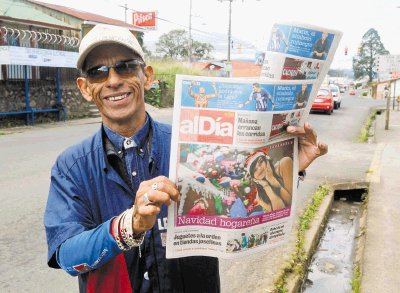 El pregonero Carlos Laguna pide salud y amistad en esta Navidad. M. Vega.