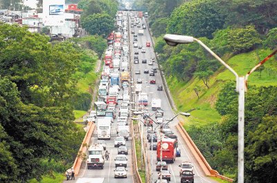 El domingo inician los arreglos en el puente. Archivo.