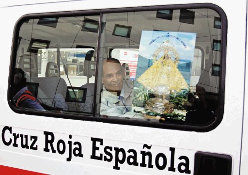 El cubano Orlando Fundora Álvarez llegó ayer a Madrid. Lo recibió la Cruz Roja.  AP.