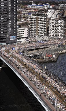 La maratón de Rotterdam, Holanda, es una de las más concurridas del planeta, por las características de su topografía. AFP.