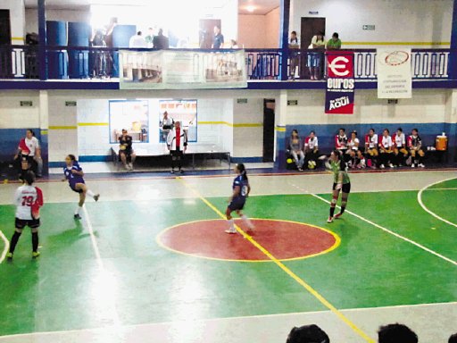 Las erizas sacaron pecho ante las heredianas. Prensa Futsal.