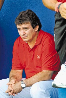 “El Clásico hay que ganarlo siempre”. Óscar Ramírez, técnico de la Liga.