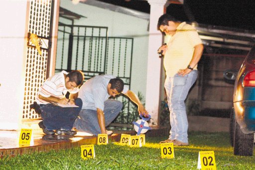  Tres hombres fueron ultimados en 7 horas. Agentes del OIJ de Guápiles encontraron casquillos lugar donde dispararon contra el administrador. Réiner Montero.
