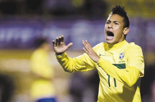  Neymar no se irá al Real Madrid. Mourinho no tendrá, por ahora, al estelar delantero.Archivo.
