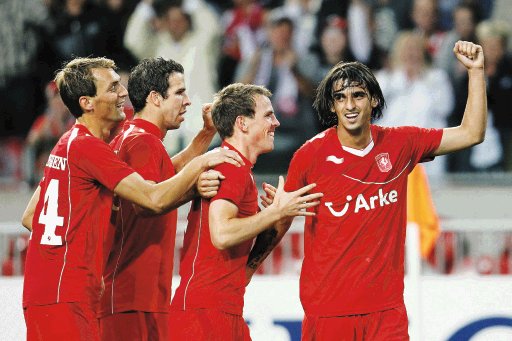  Twente la tiene fea en Champions  Va contra el Benfica de Portugal
