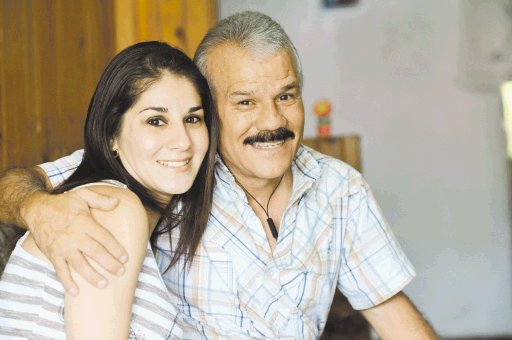  Una piedrita tica. Jeimmy Hernández y su padre Orlando quieren traer al país a Roberto Durán, luego de más de 17 años de ausencia. C. Borbón.