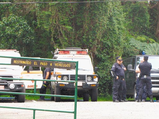  Volcán oculta rastro de voluntario. Policías y socorristas participan en el rastreo. Nicolás Aguilar.