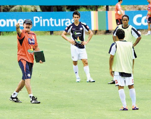  Sin sorpresa por enfrentar a México. La Volpe trabajó ayer de cara al juego contra Ecuador.M. Vega.