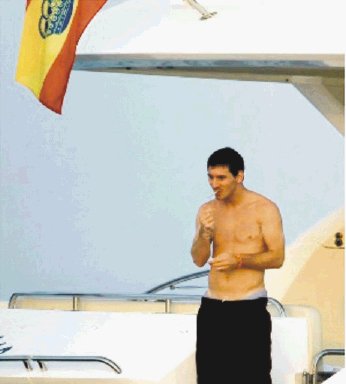 ¿Messi de fiesta y fumando?. Juzgue usted.Internet.