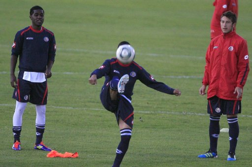  A la tricolor la dan por eliminada. Los jugadores de la selección de Costa Rica sub 20 entrenando ayer. EFE.