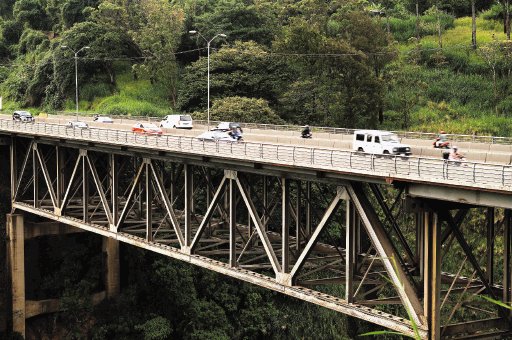  Puente urge una reparación integral. Para el nuevo recomienda que se diseñe con condiciones de carga actuales. Jorge Castillo.