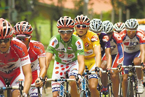 Román Villalobos gana Vuelta de la Juventud. Román Villalobos arrancó la última etapa como líder y se dejó la Vuelta. Cortesía Fecoci