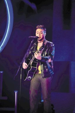  Johan Estrada le cantará a Fergie. El alajuelense parte hoy a Guanacaste. Archivo