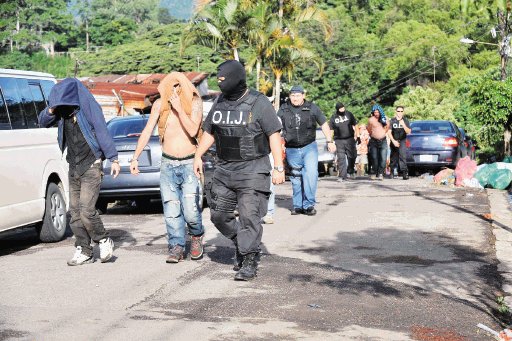  OIJ frena guerra de pandillas. Operativos se realizaron en diez puntos de San José.A. Fonseca.