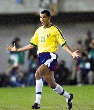  Rivaldo temeroso. Rivaldo de 39 años, pide convocar a Ronaldinho.Archivo.