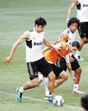 ¿Kaká?,¡Nogracias!. El madridista Kaká es muy caro, por eso, el Milán no lo quiere en sus filas de nuevo.EFE.