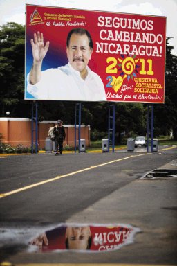  Ortega ahora cristiano  socialista y solidario  Camale&#x00F3;nica imagen de presidente de Nicaragua