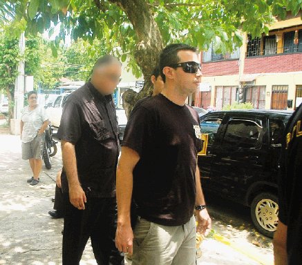  Cura es investigado por dos delitos. Montes de Oca (a la izquierda) se ordenó como sacerdote el 5 de diciembre de 1987. Andrés Garita.