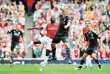 Arsenal no impone respeto. Kuyt (18) y compañía hicieron lucir mal al Arsenal. AFP.