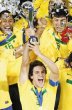  Brasil pentacampeón juvenil. Bruno Uvini da inicio al festejo de los brasileños. AP.