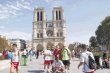  Apuntan al cielo. No sólo fútbol, la “Sele” visitó la catedral de Notre-Dame.