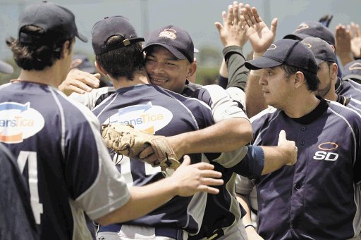 Pinoleros aevitar barrida. Eliseo Moya; abridor del primer juego de mañana. Si Sto. Domingo pierde uno de los dos partidos la serie se extiende. Archivo.