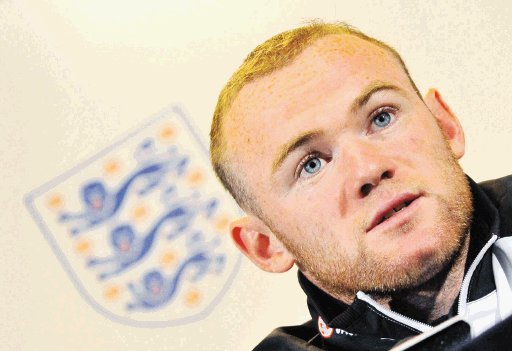 ¡Ahora tiene pelo!. Hace un año Rooney fue acusado de haber engañado a su esposa.Reuters.