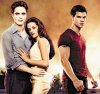 Cartelera de cine. Amanecer parte 1. Edward y Bella se casan en una gran ceremonia organizada por Alice. Edward cumple su promesa de tener relaciones sexuales con Bella durante su luna de miel,en la Isla Esme.