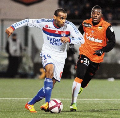  Campbell sigue  sin destacar  Lorient pierde 1-0 en casa con el Lyon