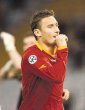 Aficionados critican a Totti. Totti no se ir&#x00E1;. AFP.