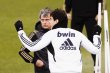  Real a curar las heridas. Jos&#x00E9; Mourinho convers&#x00F3; ayer con &#x201C;Kak&#x00E1;&#x201D;, en el entrenamiento en la ciudad deportiva en Valdebebas. EFE.