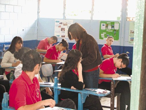    Baja promoci&#x00F3;n  de bachillerato  Pasaron menos en relaci&#x00F3;n con el 2010