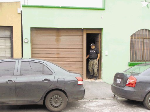  Piloto y seis hombres pasar&#x00E1;n 2 meses presos. En La Trinidad de Moravia el OIJ allan&#x00F3; esta casa. Archivo.