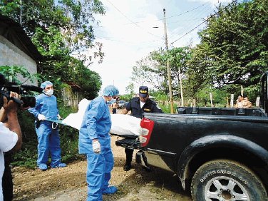  Muere en ri&#x00F1;a con su hermano. En el sitio se hall&#x00F3; un machete con sangre. Cinthya Bran.