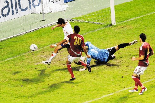  Tricolor brind&#x00F3; con &#x201C;Vinotinto&#x201D; Costa Rica venci&#x00F3; 2-0 a Venezuela / En su quinto juego al frente de la &#x201C;Sele&#x201D;, Jorge Luis Pinto festej&#x00F3; su primera victoria