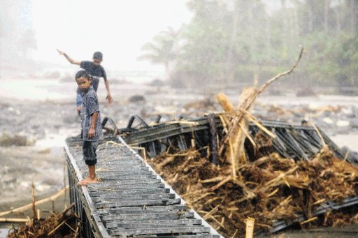 Inundaciones  dejan 1.236  muertos  Fuertes lluvias en Filipinas