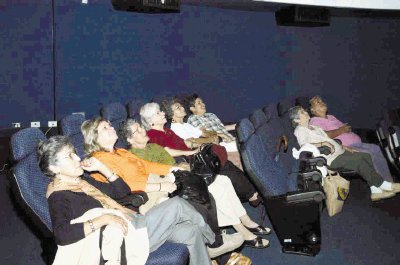 M&#x00ED;relas en Planetario. Archivo.