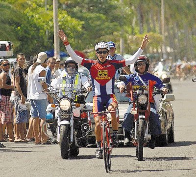 Ra&#x00FA;l Granjel, parte del equipo cubano de ciclismo, se preparaba para correr la vuelta a su pa&#x00ED;s en febrero pr&#x00F3;ximo. Archivo