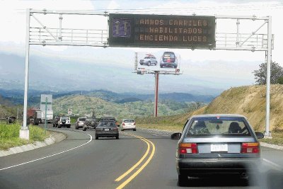 Las pantallas electr&#x00F3;nicas informaron los cambios a los conductores.