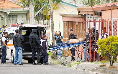 Chac&#x00F3;n qued&#x00F3; grave en emergencias. No quiso negociar y se dispar&#x00F3;. Manuel Vega.