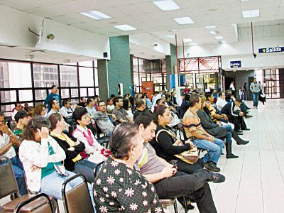 Cientos de personas que perdieron sus c&#x00E9;dulas saturan las sedes del TSE para reemplazar el documento. Cortes&#x00ED;a TSE.