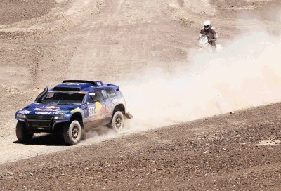 El piloto espa&#x00F1;ol Carlos Sainz calific&#x00F3; como &#x201C;espectacular&#x201D; el cruce por Los Andes. AP.