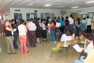 La medicina empresarial se suspendi&#x00F3;, por lo que no se despachar&#x00E1;n medicamentos en el centro de salud. Archivo.