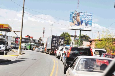 En la entrada a La Uruca hubo que tener paciencia. J.Rivera.